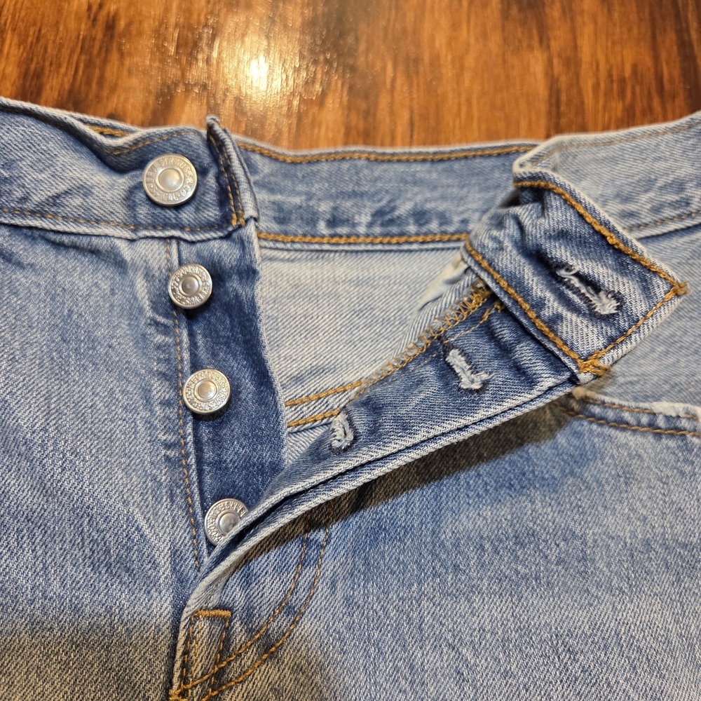 Levi's 501 Light Blue Frayed Jean Shorts Size Large Vintage Vibes Boho Summer - Picture 2 of 8
